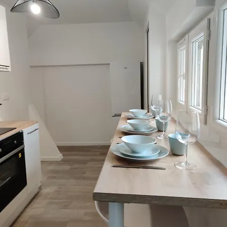 Maison Renovee & Spacieuse, Ideale Familles & Groupes, Proche Aeroport Ferienhaus