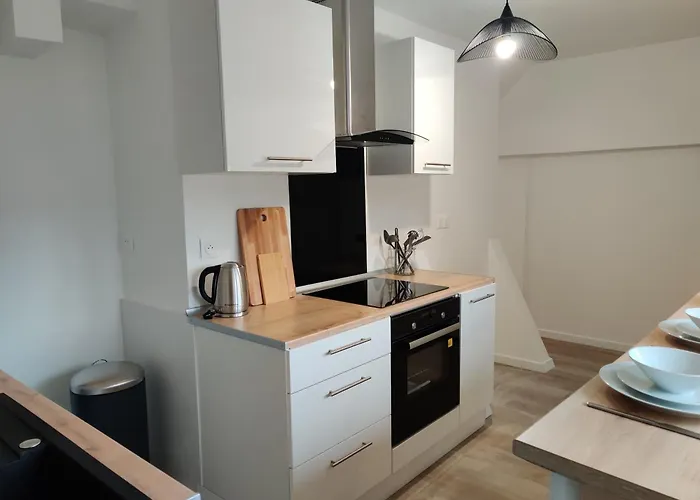 Maison Renovee & Spacieuse, Ideale Familles & Groupes, Proche Aeroport