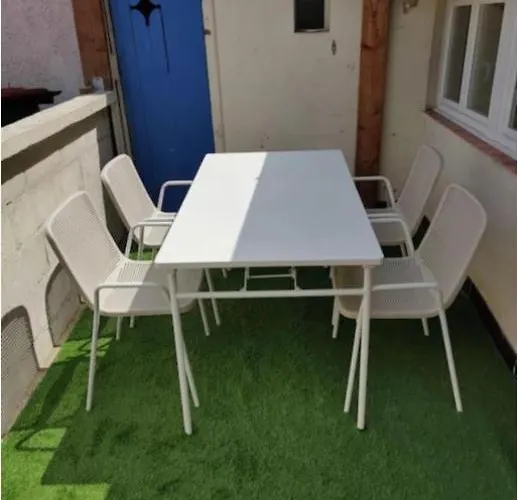 Maison Renovee & Spacieuse, Ideale Familles & Groupes, Proche Aeroport Ferienhaus *