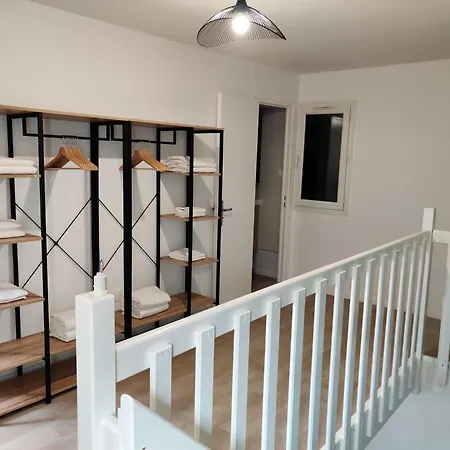 Maison Renovee & Spacieuse, Ideale Familles & Groupes, Proche Aeroport Holiday home *