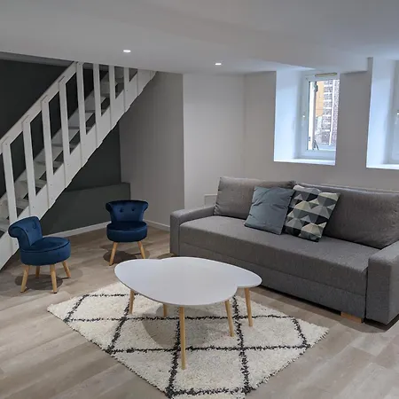 Holiday home Maison Renovee & Spacieuse, Ideale Familles & Groupes, Proche Aeroport